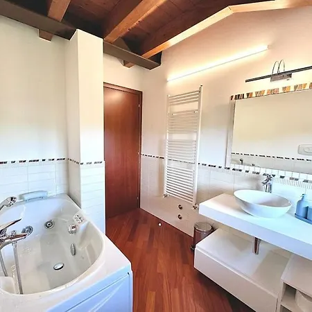 Attico Garibaldi Vista * ديسينسانو ديل غاردا