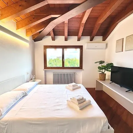 شقة Attico Garibaldi Vista ديسينسانو ديل غاردا